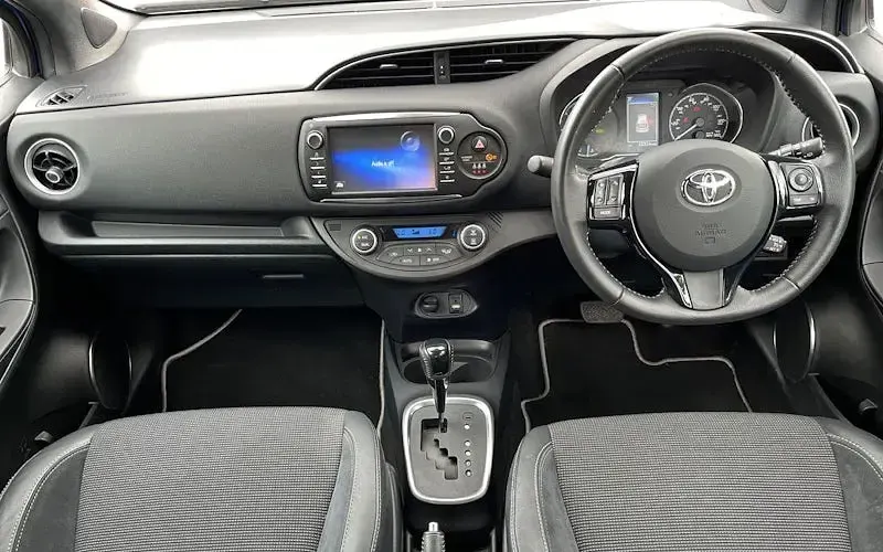 Used Toyota Yaris 101 HP (74 kW) 2020 Blue Hatchback