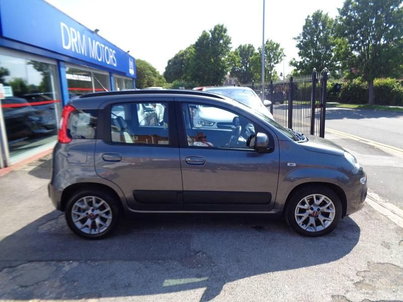 Usado Fiat Panda Lounge 69 HP (50 kW) 2018 Cinzento Citadino