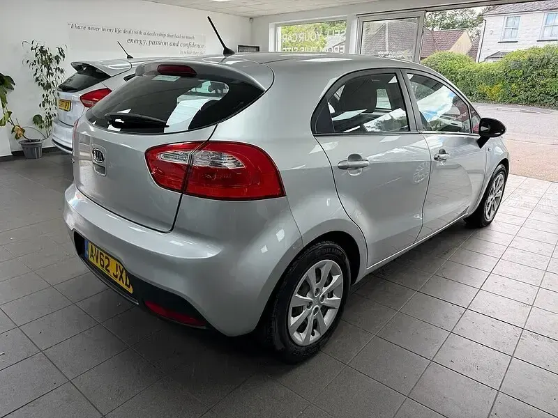 Used Kia Rio Air 84 HP (61 kW) 2012 Silver Hatchback
