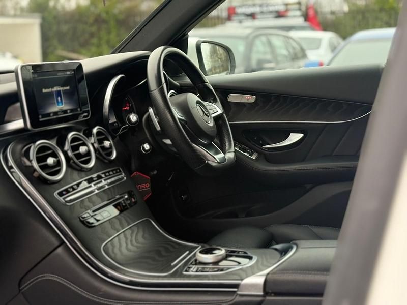 Used Mercedes GLC220 AMG line 170 HP (125 kW) 2018 White Estate