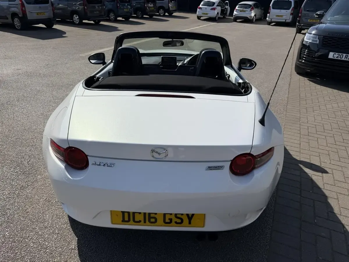 Used Mazda MX5 131 HP (96 kW) 2016 White Cabriolet
