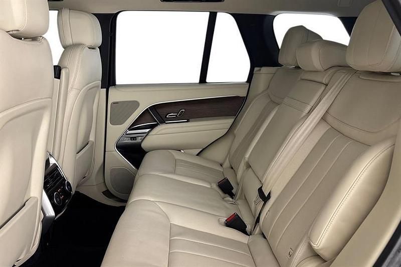 Used Land Rover Range Rover HSE 440 HP (323 kW) 2023 Eiger grey SUV