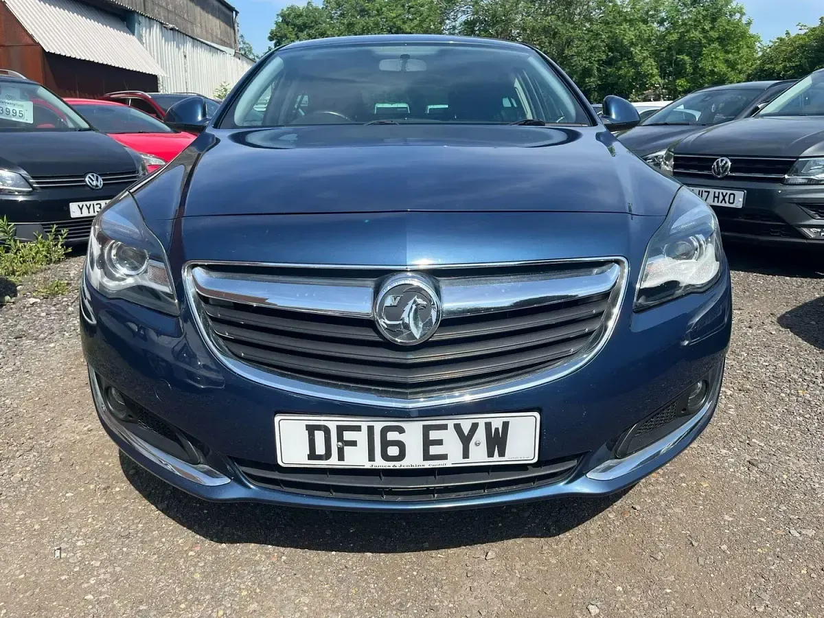 Used Vauxhall Insignia SRi 136 HP (100 kW) 2016 Blue Hatchback