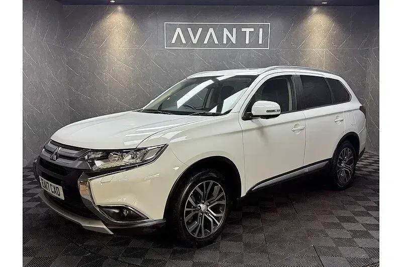 Used Mitsubishi Outlander 150 HP (110 kW) 2017 White SUV