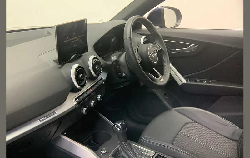 Used Audi Q2 S-Line 147 HP (108 kW) 2024 Blue SUV