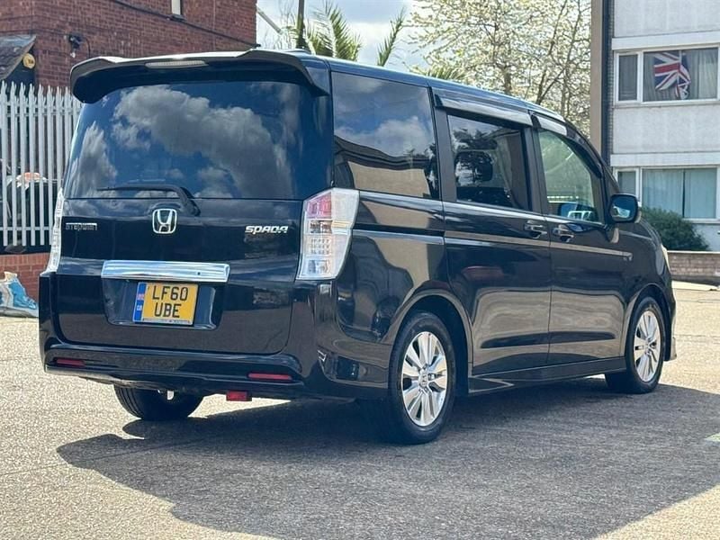 Używany Honda Stepwgn 2021 Czarny Minivan