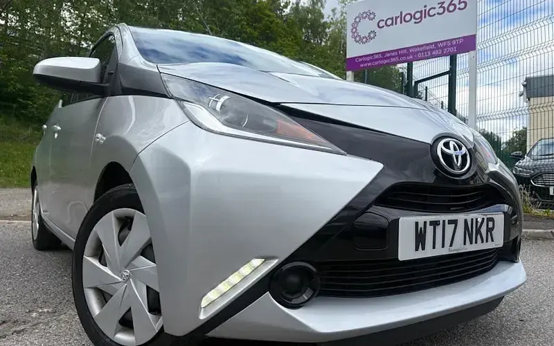 Usado Toyota Aygo X-play 69 HP (50 kW) 2018 Citadino