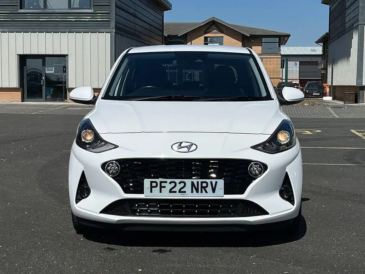 Usado Hyundai i10 Premium 67 HP (49 kW) 2022 Branco Citadino