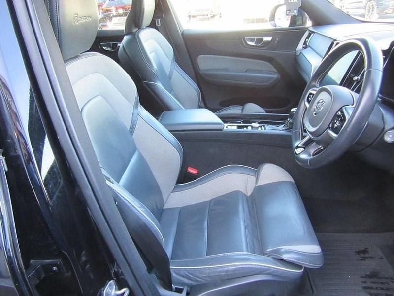 Used Volvo XC60 R-Design Pro 250 HP (183 kW) 2019 Black SUV