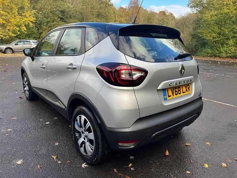Used Renault Captur Play 90 HP (66 kW) 2018 Silver SUV