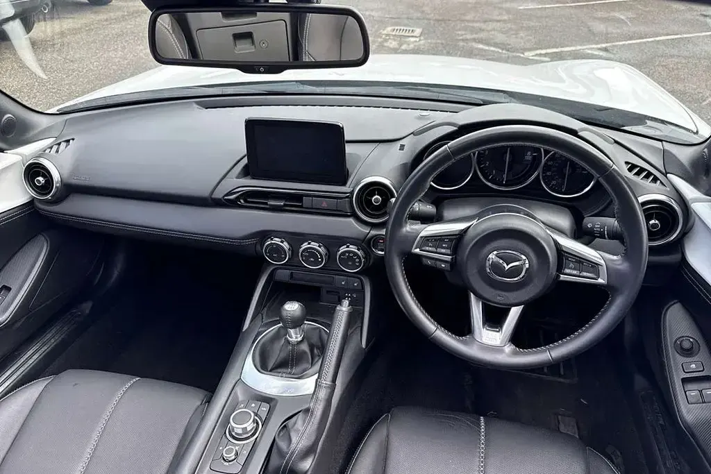 Used Mazda MX5 Inclusive 184 HP (135 kW) 2022 White Cabriolet