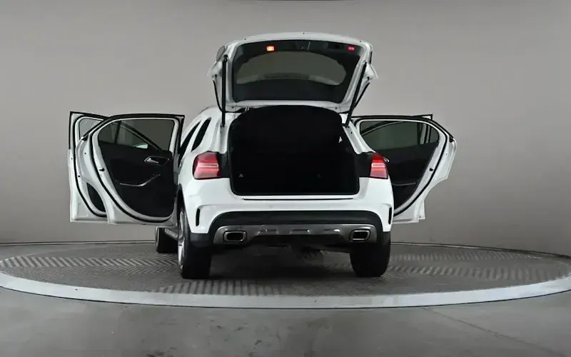 Used Mercedes GLA180 AMG line 122 HP (89 kW) 2019 White SUV