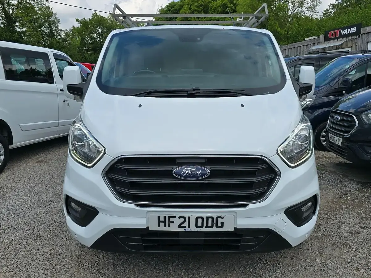 Used Ford Transit Custom Limited 130 HP (95 kW) 2021 White Van