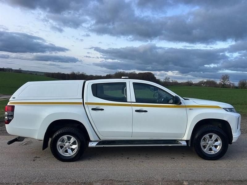 Used Mitsubishi L200 2020 White Pickup