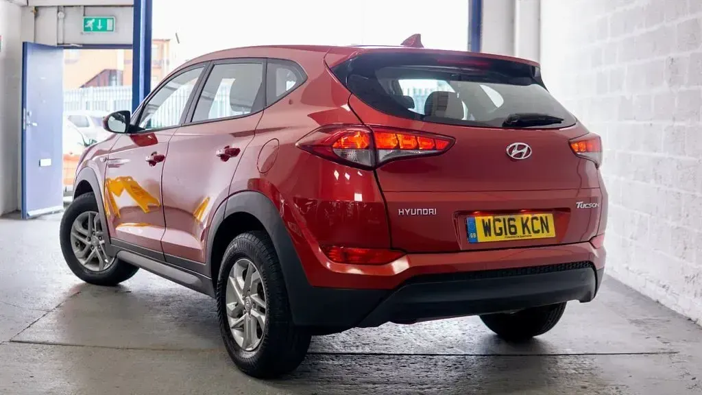 Used Hyundai Tucson 116 HP (85 kW) 2016 Red SUV