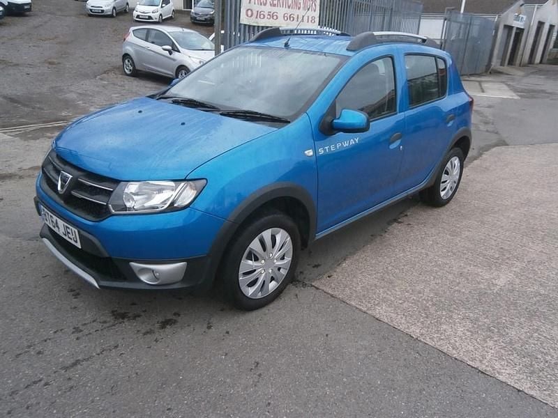 Used Dacia Sandero Lauréate 2014 Blue Hatchback