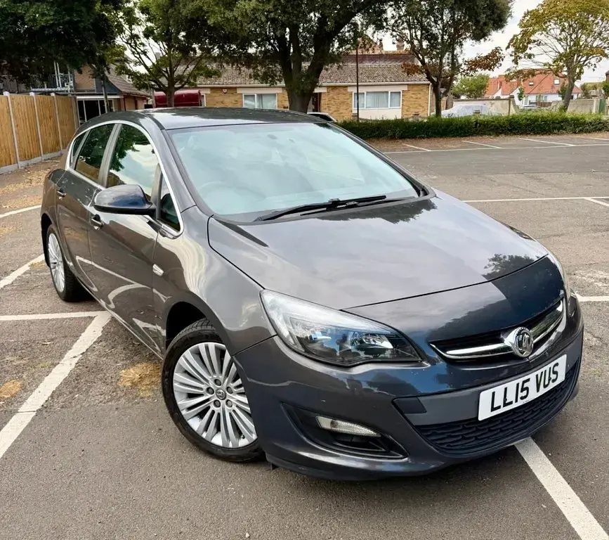 Used Vauxhall Astra Excite 100 HP (73 kW) 2015 Grey Hatchback