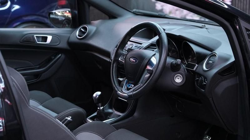 Used Ford Fiesta ST 245 HP (180 kW) 2015 Black Hatchback