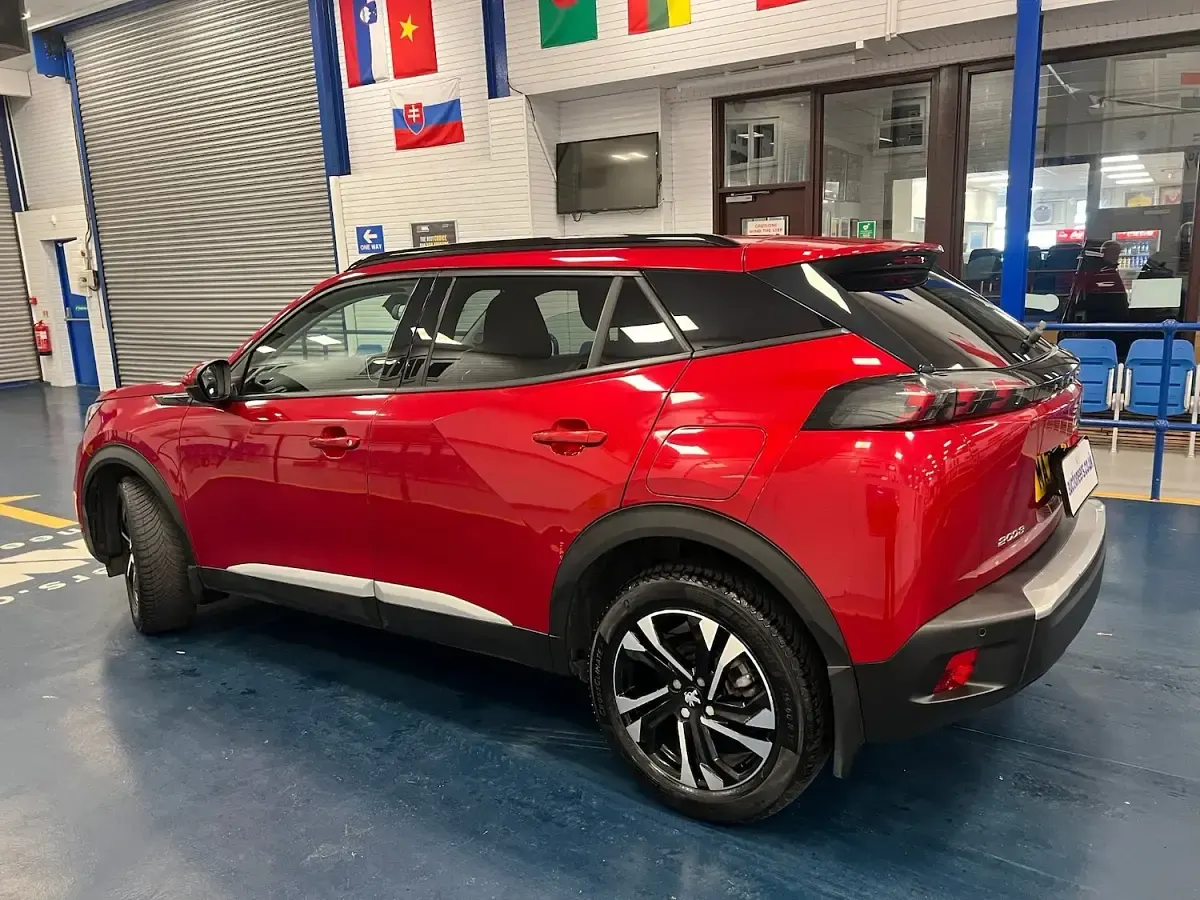 Używany Peugeot 2008 Allure Premium 110 KM (80 kW) 2021 Czerwony SUV