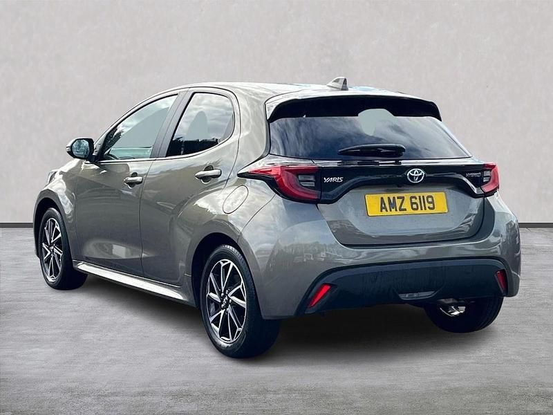 Used Toyota Yaris Hybrid Design 116 HP (85 kW) 2023 Bronze Hatchback