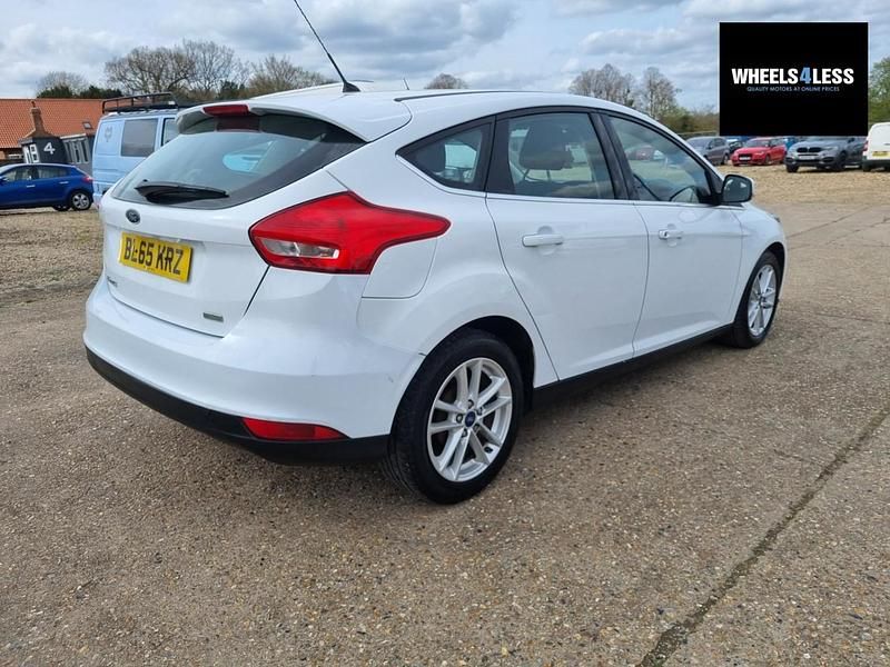 Usado Ford Focus Zetec 100 HP (73 kW) 2016 Branco Citadino