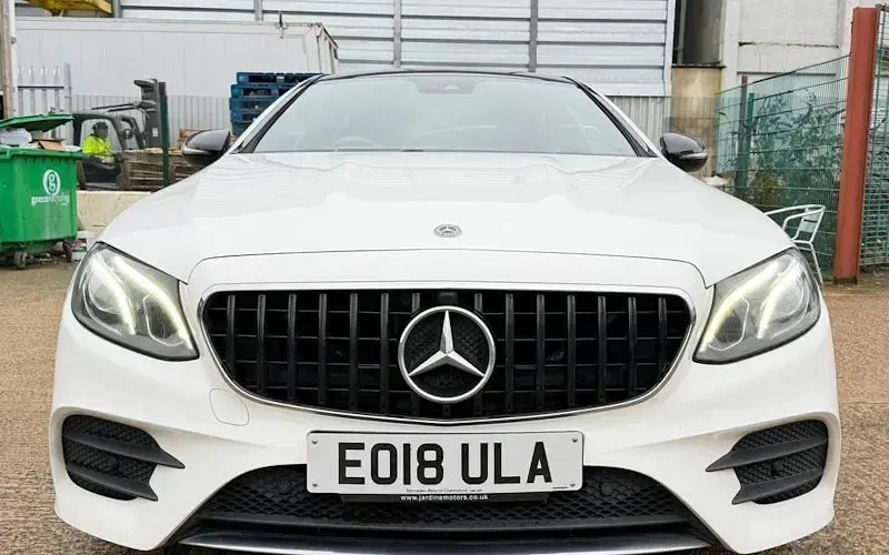 Begagnad Mercedes E220 AMG Line Premium 194 HK (142 kW) 2020 Sportkupé