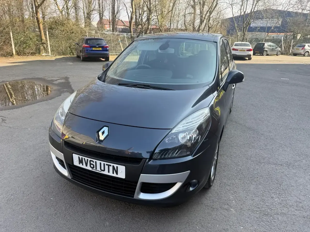 Used Renault Scénic III Dynamique 128 HP (94 kW) 2011 Grey MPV