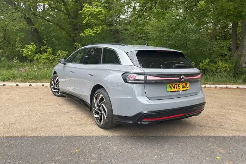 Nouă VW ID.7 210 kW (286 CP) 2025