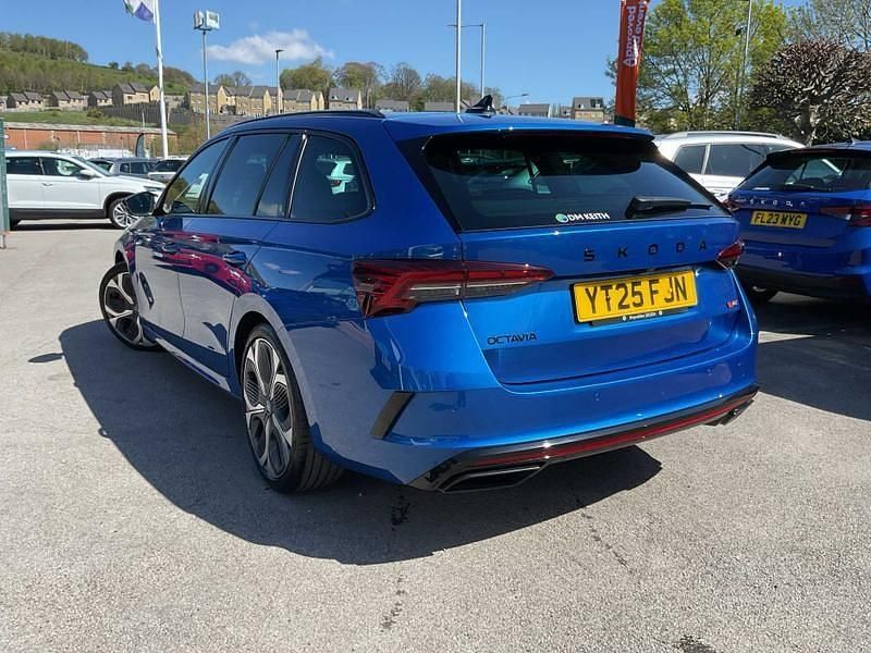 Used Skoda Octavia vRS 265 HP (194 kW) 2025 Blue Estate