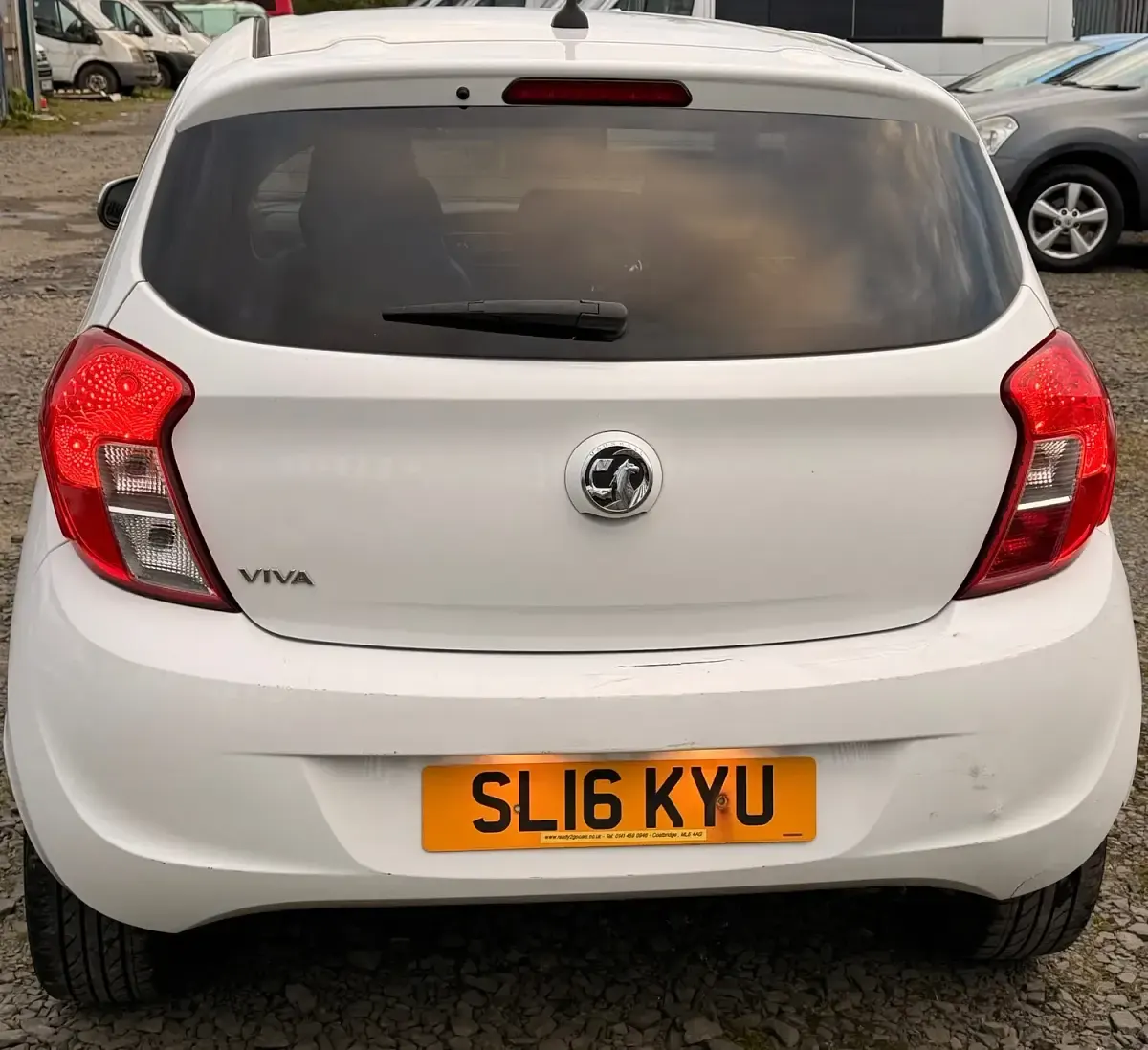 Used Vauxhall Viva 75 HP (55 kW) 2016 White Hatchback