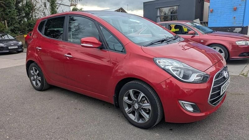 Used Hyundai ix20 Premium 125 HP (91 kW) 2016 Red Hatchback