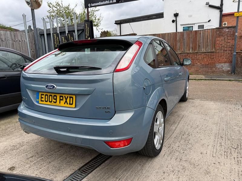 Używany Ford Focus Style 99 KM (72 kW) 2009 Niebieski Hatchback