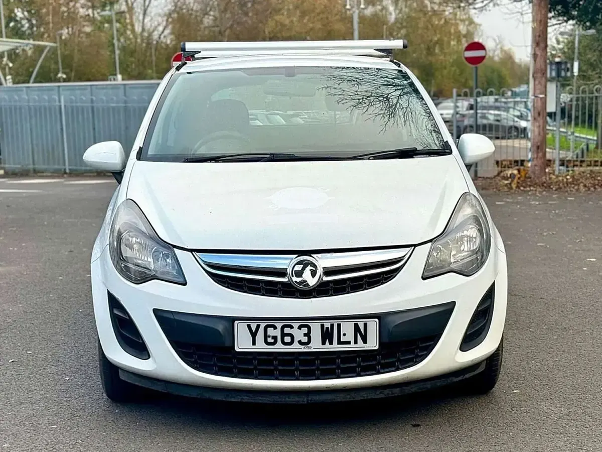 Used Vauxhall Corsa 2013 White Hatchback