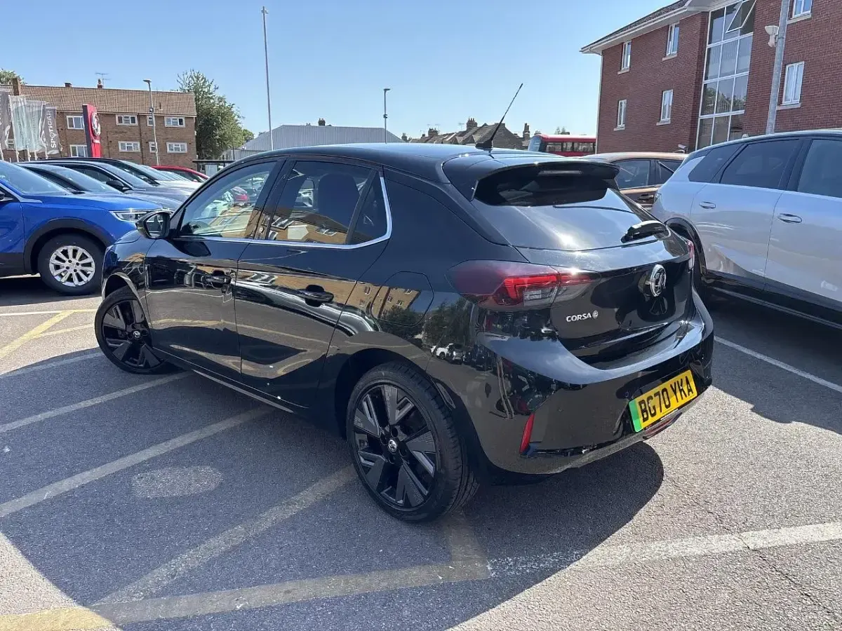 Used Vauxhall Corsa-e Elite 98 kW (134 HP) 2020 Black Hatchback