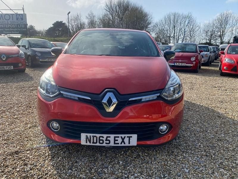 Used Renault Clio IV Dynamique 90 HP (66 kW) 2015 Red Hatchback