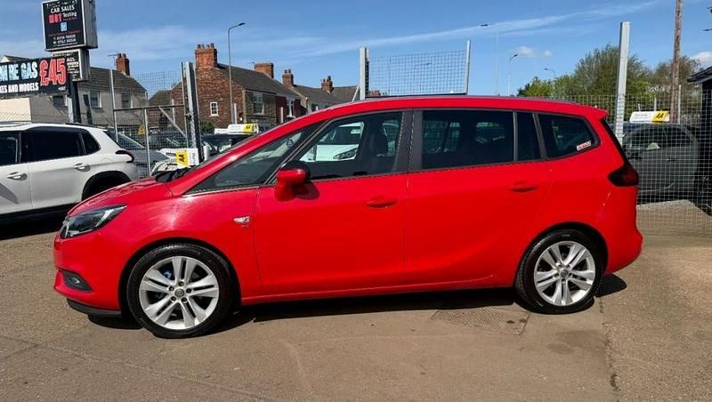 Used Vauxhall Zafira SRi 140 HP (102 kW) 2017 Red MPV