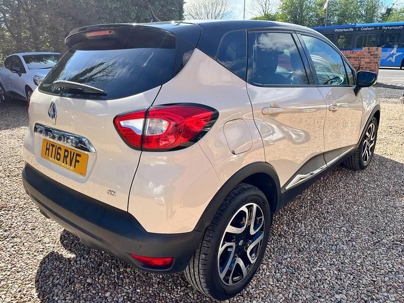 Used Renault Captur Dynamique 90 HP (66 kW) 2016 Cream/black SUV