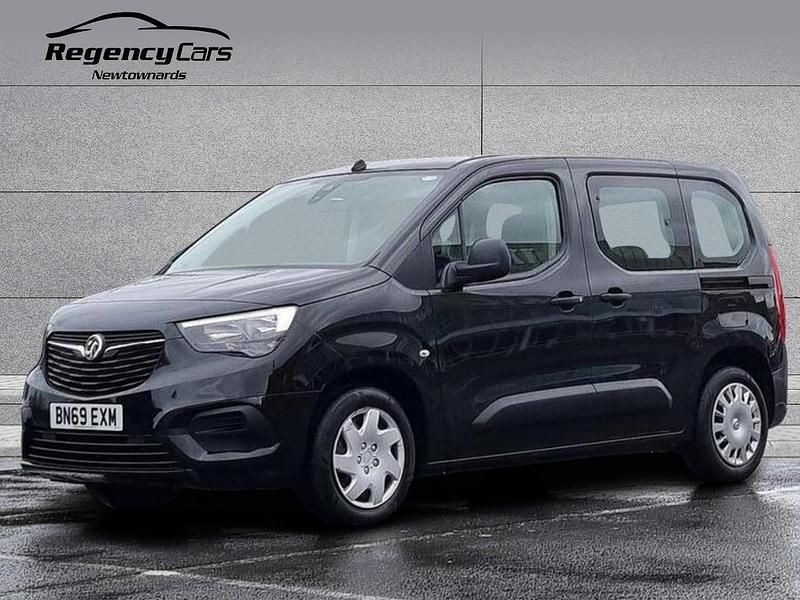 Used Vauxhall Combo Design Edition 99 HP (72 kW) 2019 Black MPV