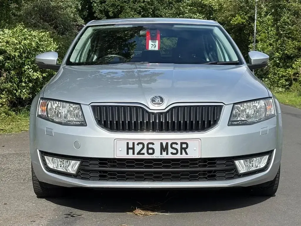 Used Skoda Octavia Elegance 105 HP (77 kW) 2014 Silver Estate