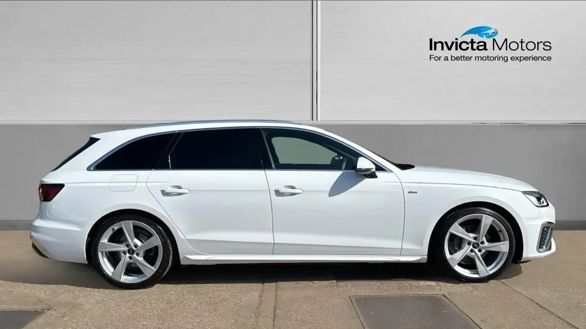 Second-hand Audi A4 S-Line 204 CP (150 kW) 2024 Alb Break