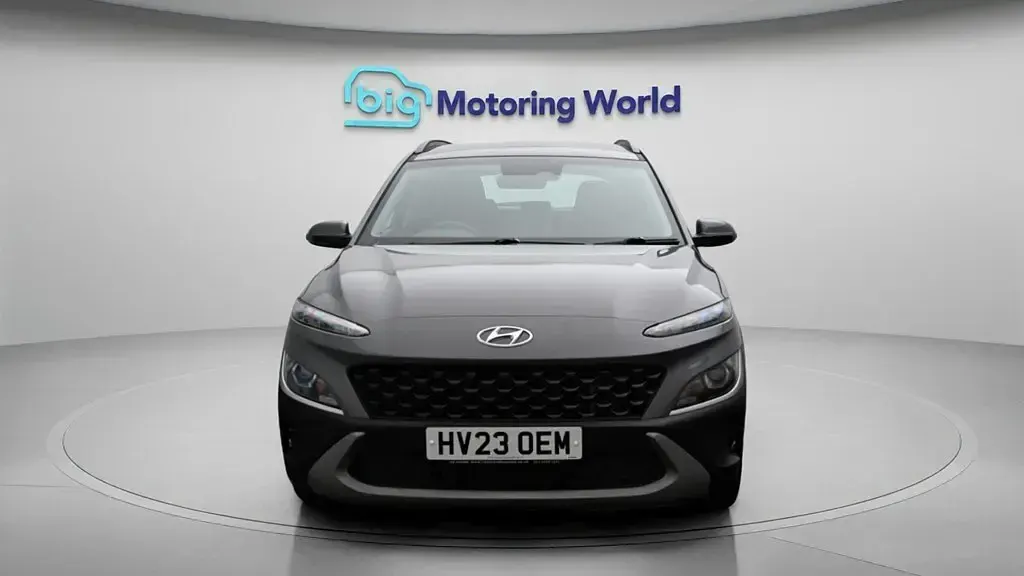 Usado Hyundai Kona SE 120 CV (88 kW) 2023 Gris SUV