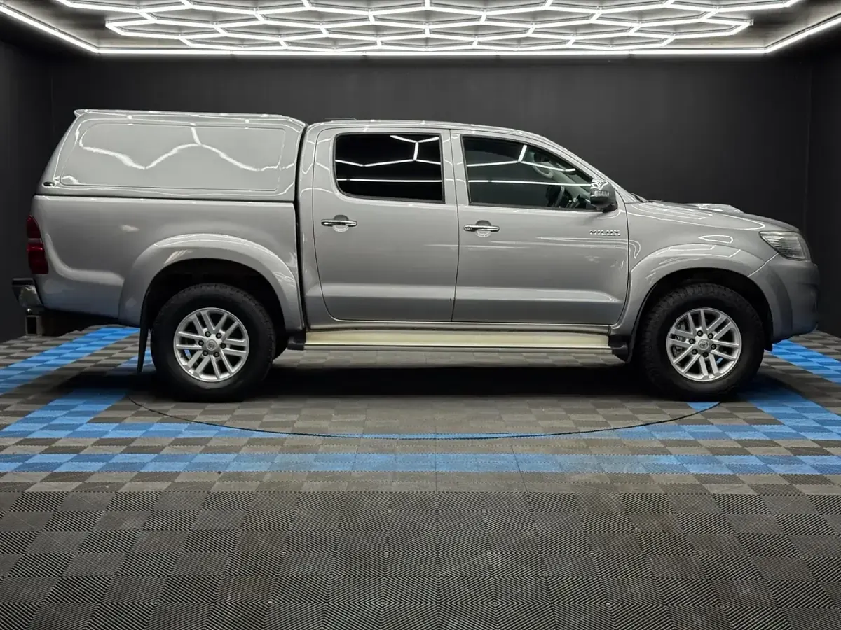 Used Toyota HiLux 144 HP (105 kW) 2015 Silver Pickup