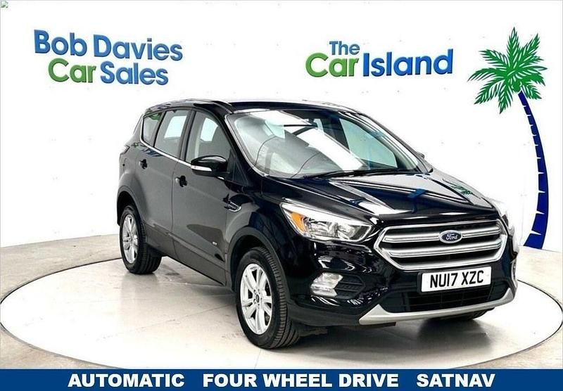 Usado Ford Kuga Zetec 150 HP (110 kW) 2017 Preto SUV