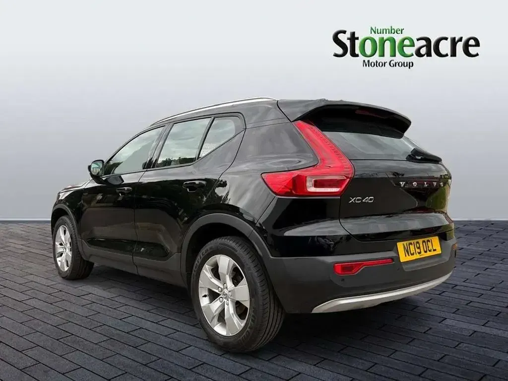 Used Volvo XC40 Momentum 161 HP (118 kW) 2019 Black SUV