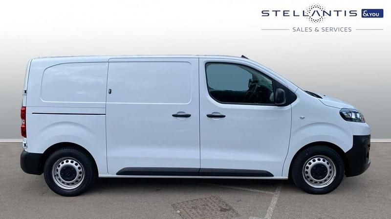 White Used 2022 Citroën Dispatch MPV | £12,995 (Fair price) - Image 1/4