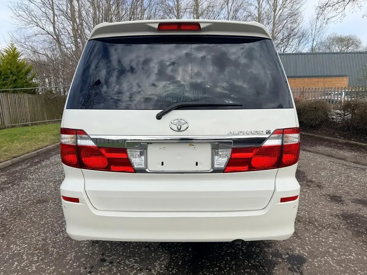 Used Toyota Alphard 159 HP (116 kW) 2005 Pearl white MPV