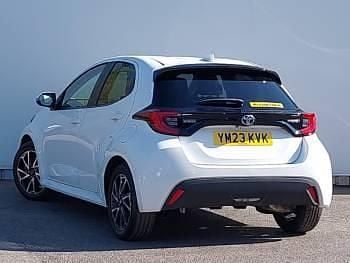 Used Toyota Yaris Hybrid Design 116 HP (85 kW) 2023 White Hatchback
