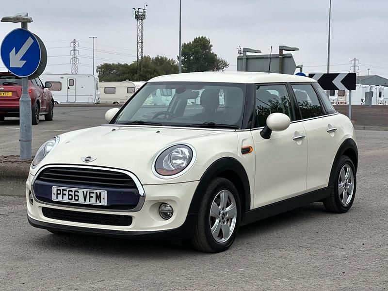 Usado Mini Cooper D Hatch 2016 Branco Citadino