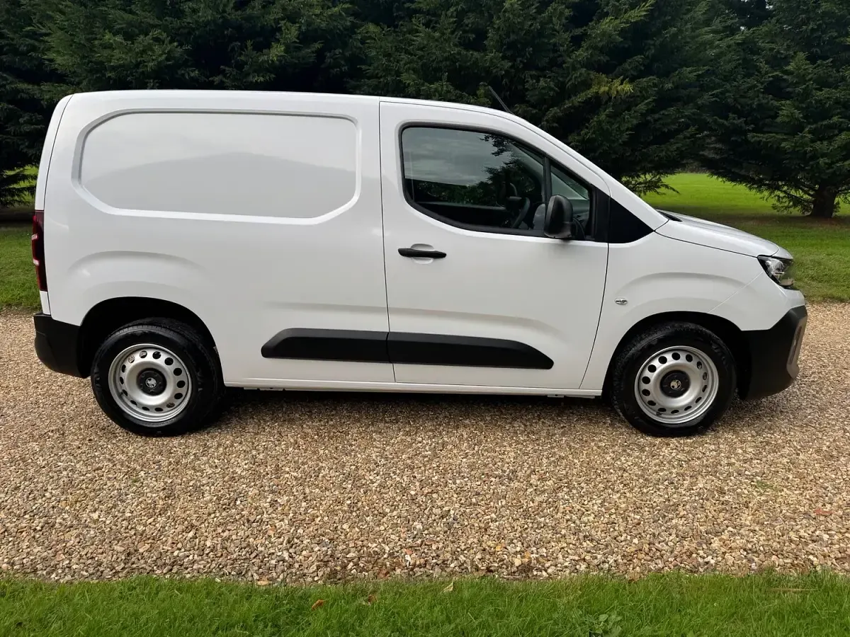 Used Vauxhall Combo 100 HP (73 kW) 2024 White MPV
