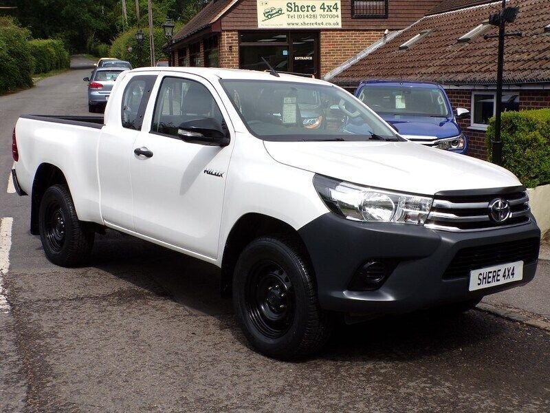 White Used 2017 Toyota HiLux Active Pickup | £21,994 (Expensive) - Image 1/3